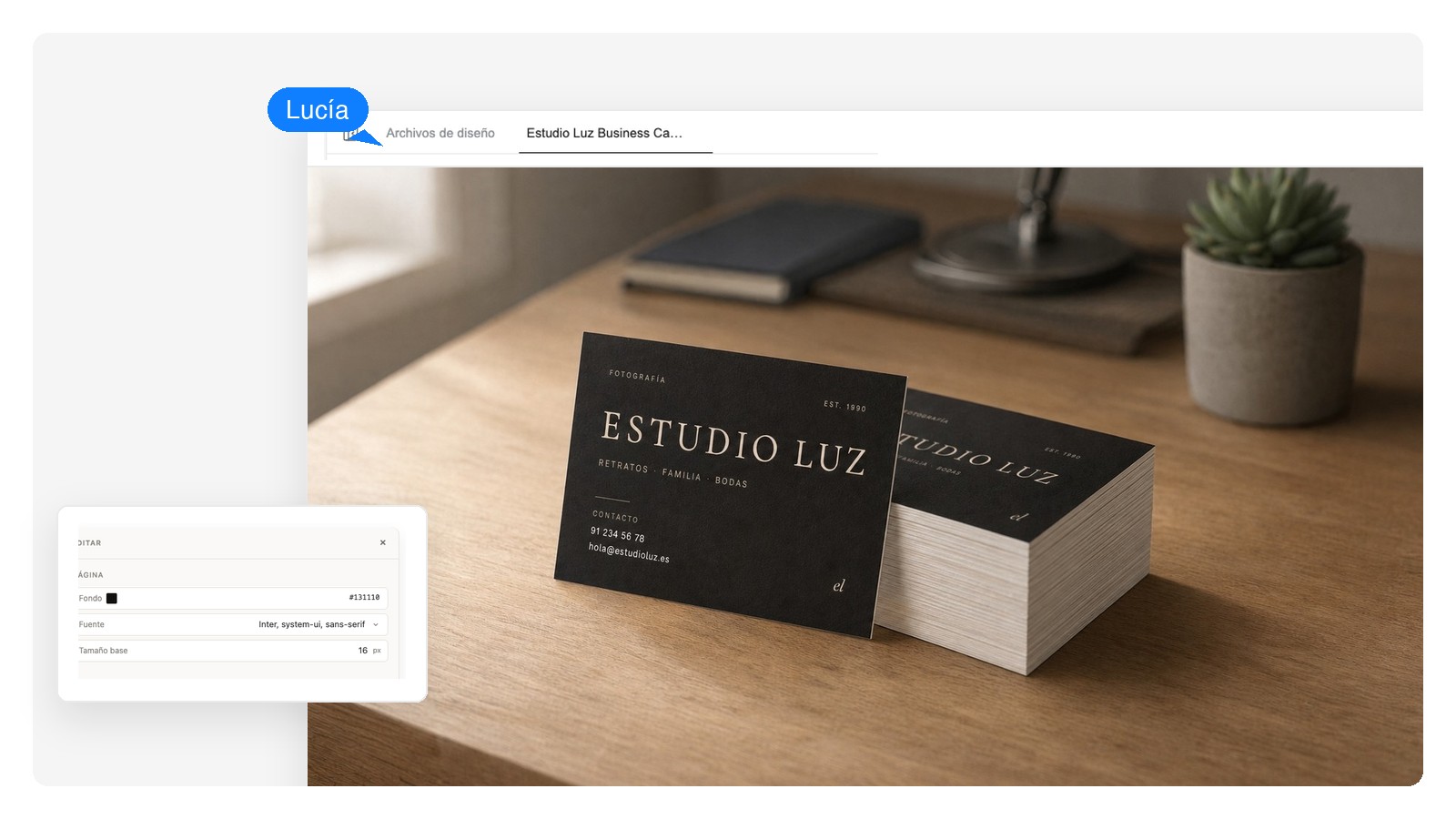 Un montón de tarjetas de visita recién impresas sobre un escritorio