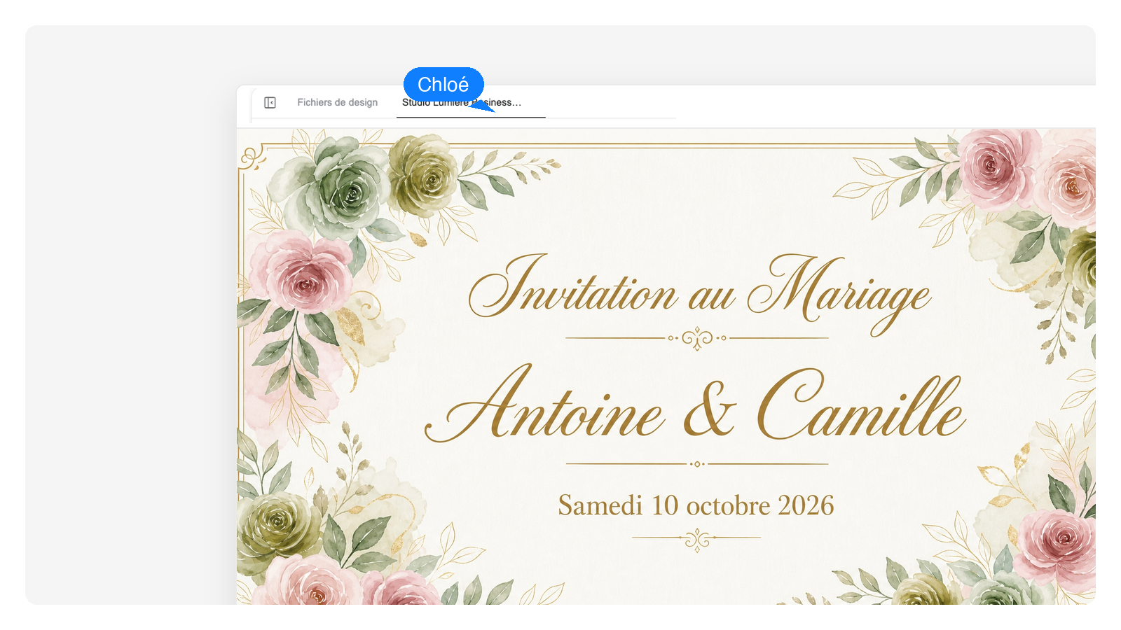 Invitation de mariage élégante avec motifs floraux et typographie dorée en script