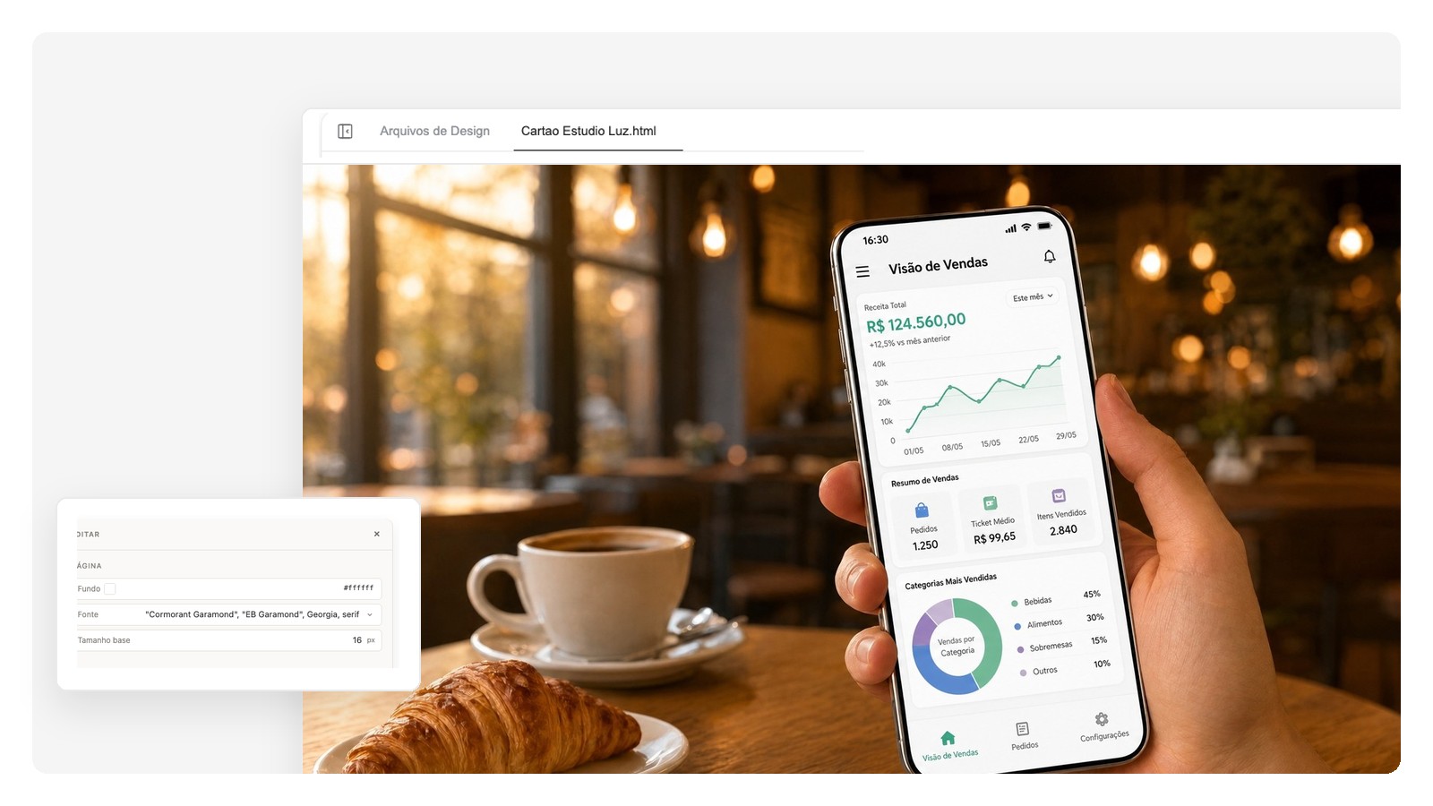 Mockup de celular segurado por uma mão sobre uma mesa de cafeteria, com a tela do app visível