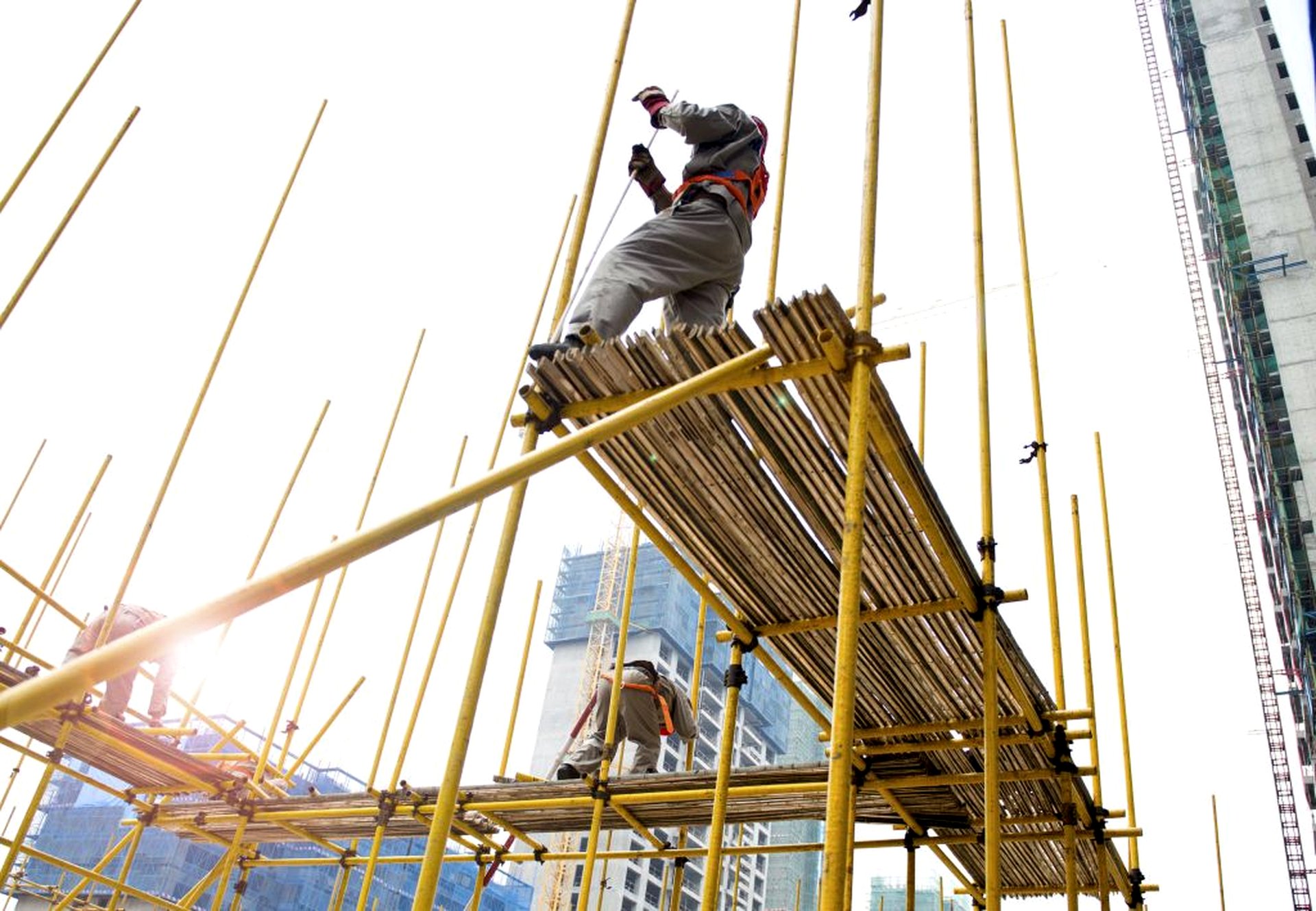 Entreprise Construction Vaud - Chantier professionnel avec ouvriers sur échafaudage
